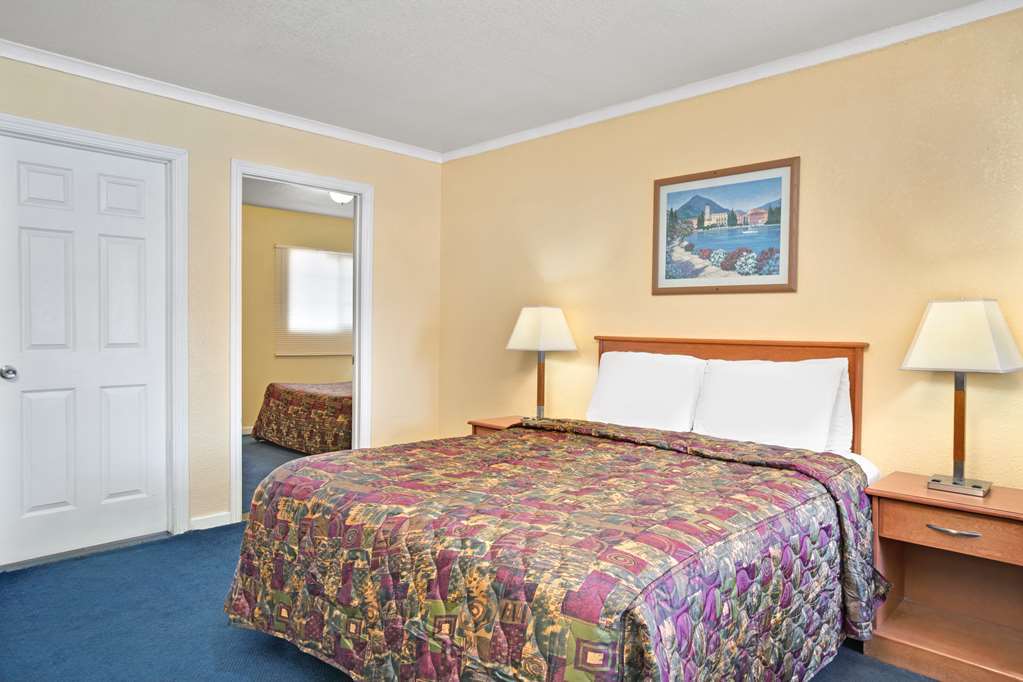 Knights Inn Santa Cruz Room photo