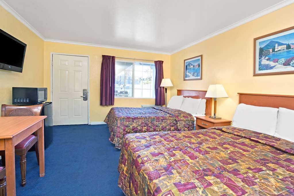 Knights Inn Santa Cruz Room photo
