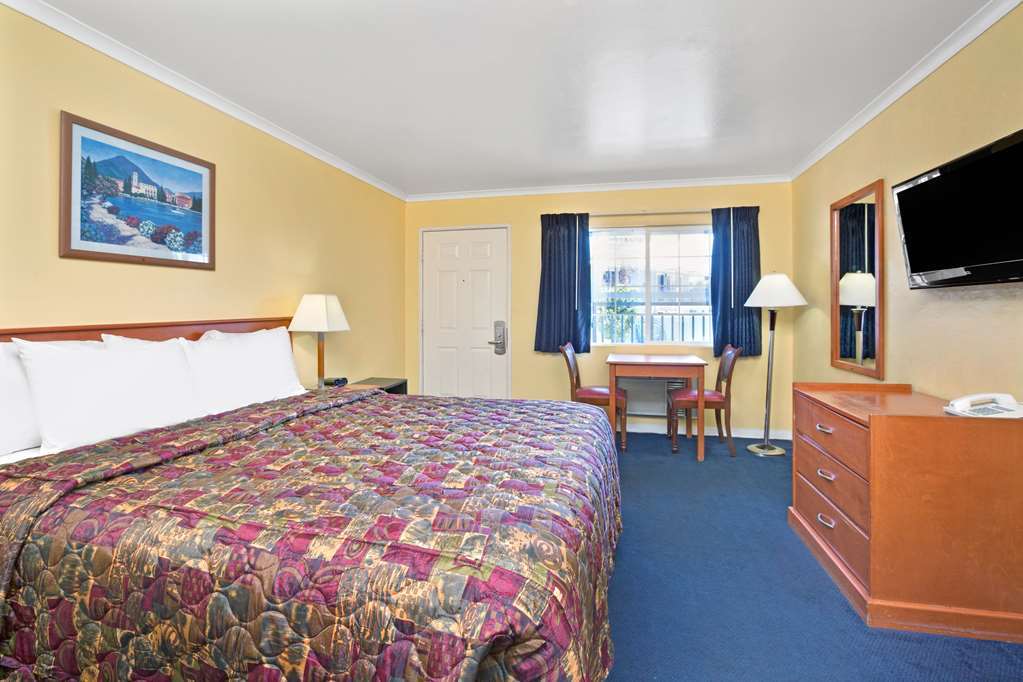 Knights Inn Santa Cruz Room photo