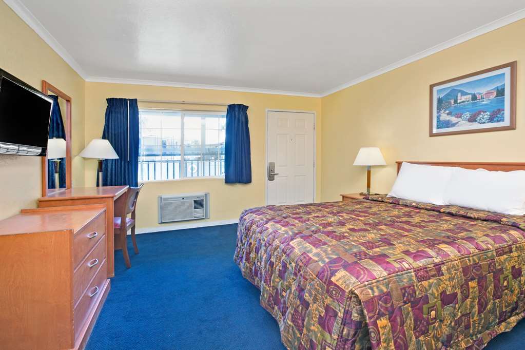 Knights Inn Santa Cruz Room photo